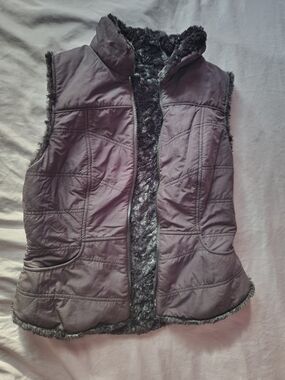 Women’s Faux-Fur Lined Quilted Vest - Dark Gray